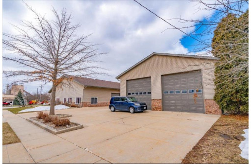 222 Linnerud Drive, Sun Prairie, WI 53590