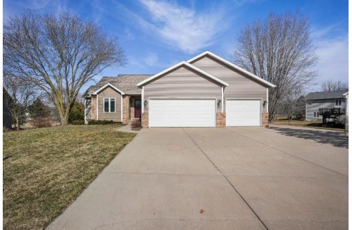 3305 Round Table Way, Cross Plains, WI 53528