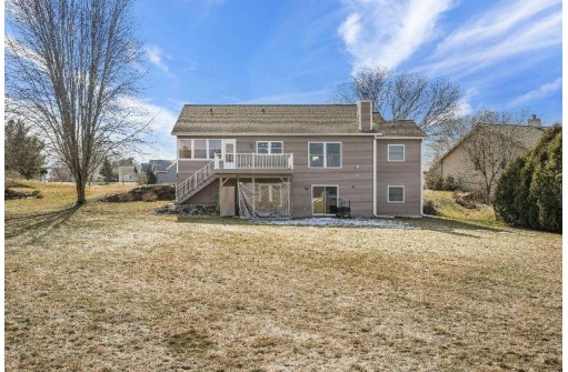 3305 Round Table Way, Cross Plains, WI 53528