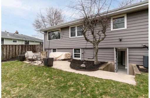 1821 Sheridan Drive, Madison, WI 53704