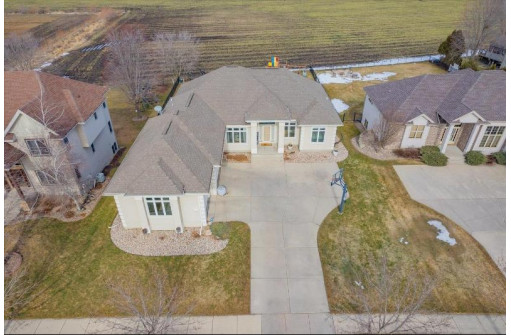 624 N Meadowbrook Lane, Waunakee, WI 53597