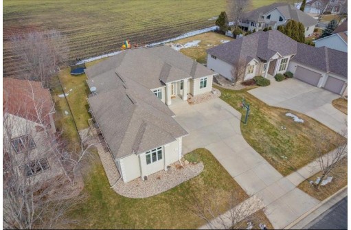 624 N Meadowbrook Lane, Waunakee, WI 53597