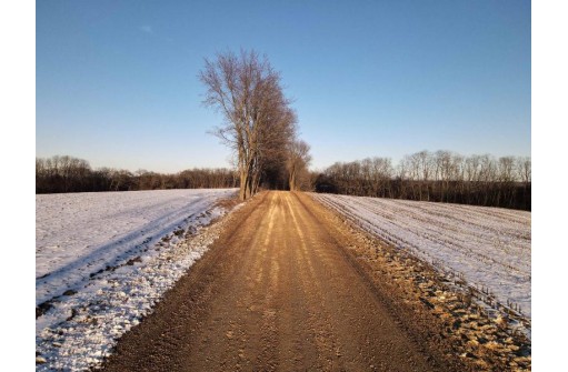 5.57 M/L ACRES Moen Valley Road, Black Earth, WI 53515