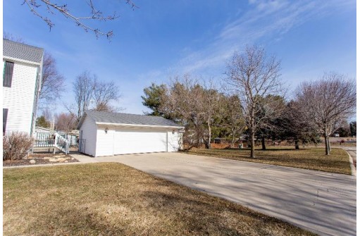 2211 Ridgeway Road, Monroe, WI 53566