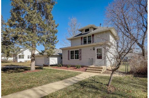 12 N Western Avenue, Deerfield, WI 53531