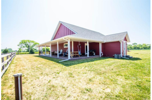 N9643 Morris Lane, Berlin, WI 54923-8716