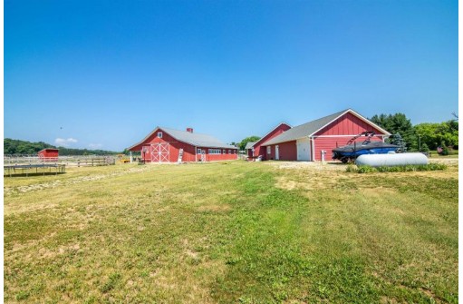 N9643 Morris Lane, Berlin, WI 54923-8716