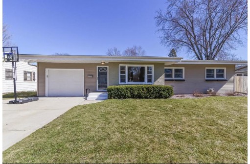 1522 N Lexington Drive, Janesville, WI 53545