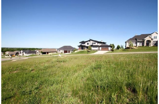 112 Camelot Circle, Oregon, WI 53575