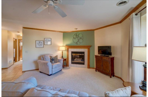 515 Meadowbrook Court 515, Marshall, WI 53559