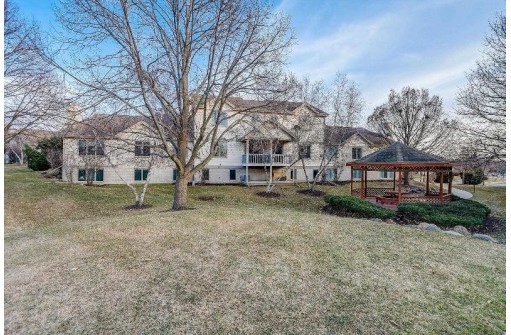 5012 Black Walnut Drive, McFarland, WI 53558