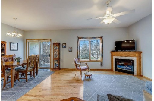 5012 Black Walnut Drive, McFarland, WI 53558