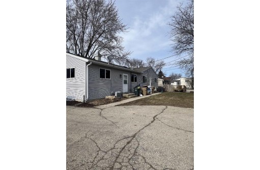 2721-2723 Victoria Lane, Madison, WI 53704