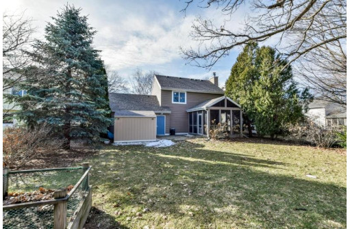 7834 W Oakbrook Circle, Madison, WI 53717