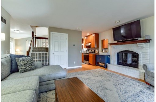 7834 W Oakbrook Circle, Madison, WI 53717