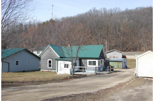 984 E Haseltine Street, Richland Center, WI 53581