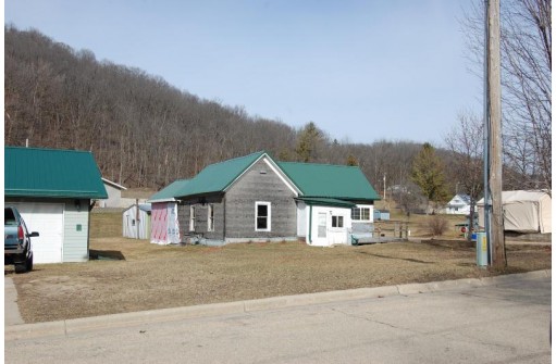 984 E Haseltine Street, Richland Center, WI 53581