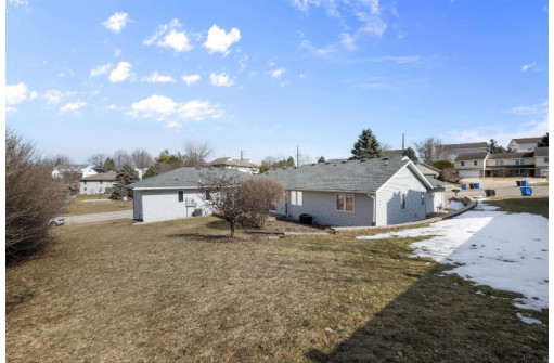 701 Spellman Street, Mount Horeb, WI 53572