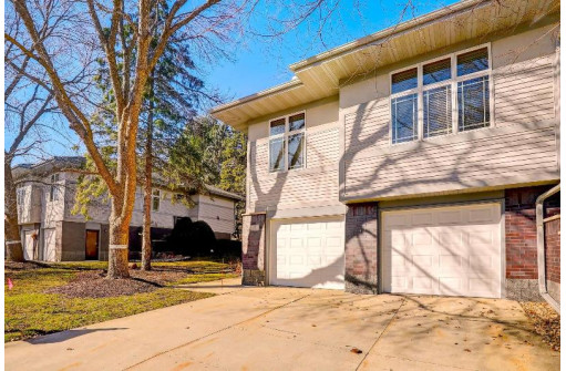 17 Deer Point Trail, Madison, WI 53719