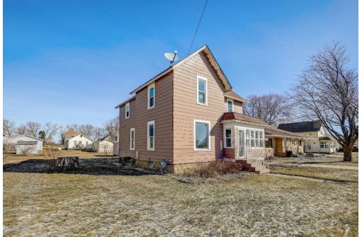 121 W Winnebago Street, Friesland, WI 53935