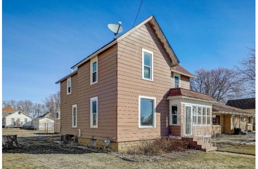 121 W Winnebago Street, Friesland, WI 53935