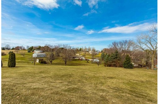 W5542 Rolling Acres Lane, Monroe, WI 53566