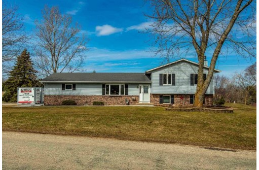 W5542 Rolling Acres Lane, Monroe, WI 53566