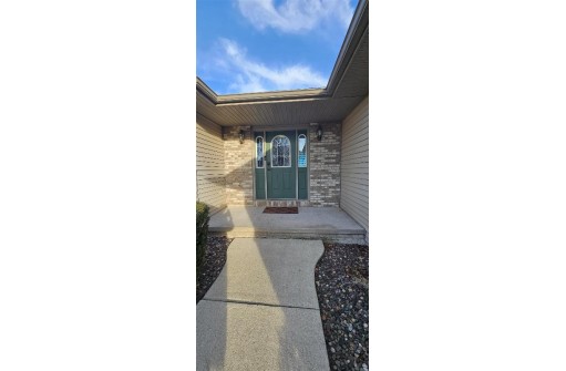 346 Pinecrest Court, Mayville, WI 53050