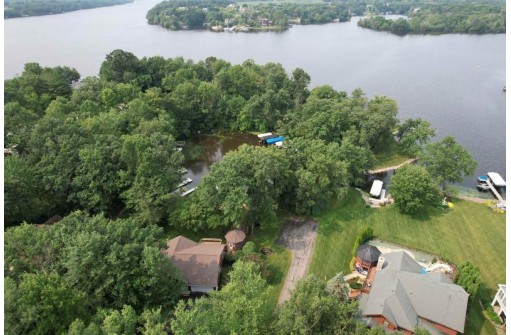 S7725 Eagle Point Drive, Merrimac, WI 53561