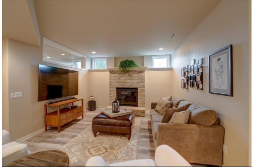 9 Boulder Creek Circle, Madison, WI 53717