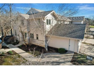 26 Wood Brook Way Fitchburg, WI 53711