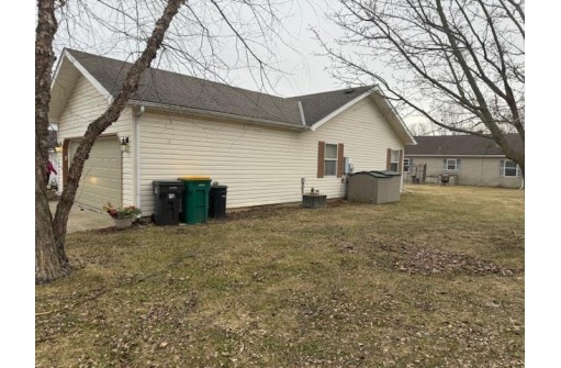 N115W21123 Brookside Circle, Germantown, WI 53022