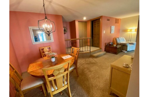 7804 E Oakbridge Way, Madison, WI 53717