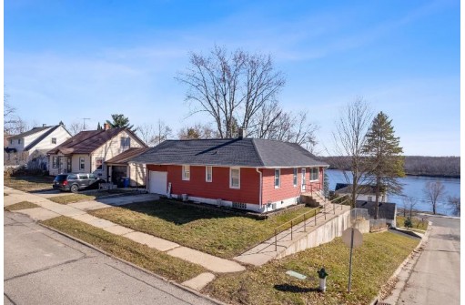 1134 W Pleasant Street, Portage, WI 53901