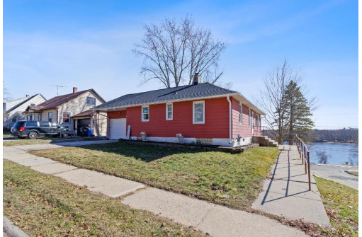 1134 W Pleasant Street, Portage, WI 53901