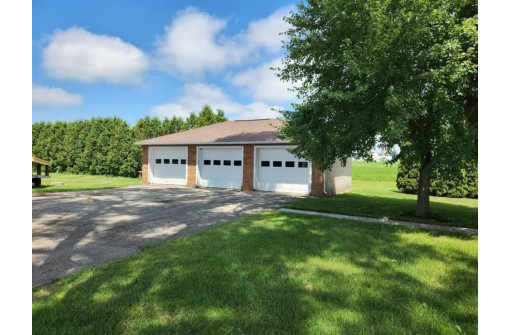 N3233 Seier Road, Fall River, WI 53932