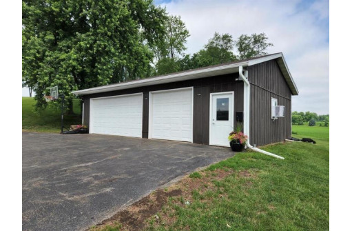 N3233 Seier Road, Fall River, WI 53932