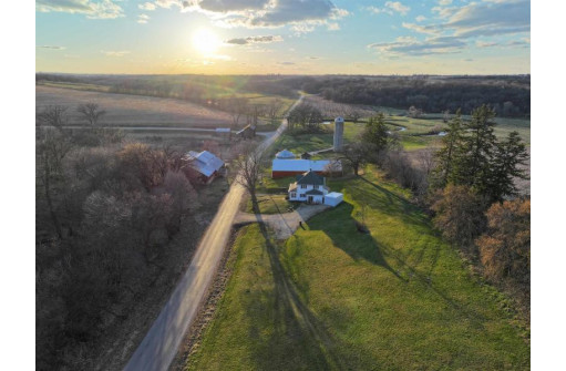 11922 Dunbarton Road, Gratiot, WI 53541