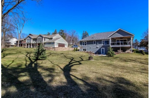 W9063 Lakeview Drive, Cambridge, WI 53523