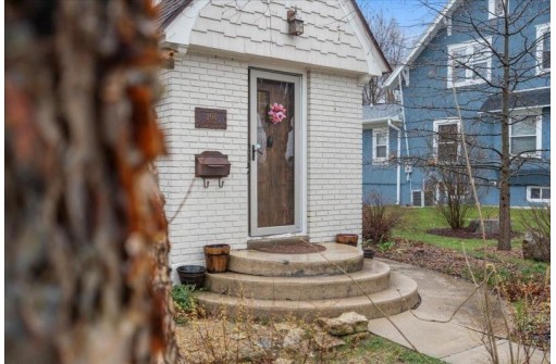 206 S Pleasant Street, Cambridge, WI 53523