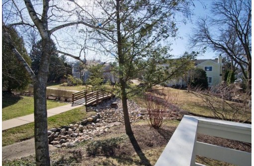 70 Oak Creek Trail, Madison, WI 53717