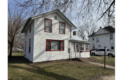 327 Lincoln Avenue, Janesville, WI 53548