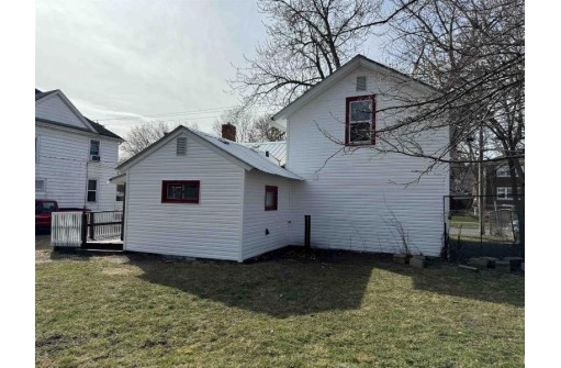 327 Lincoln Avenue, Janesville, WI 53548