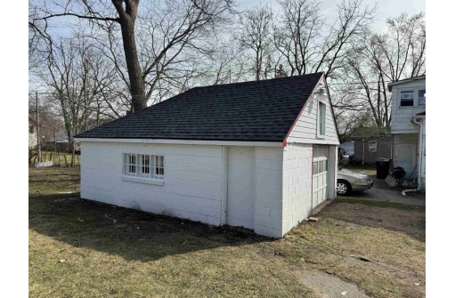 327 Lincoln Avenue, Janesville, WI 53548