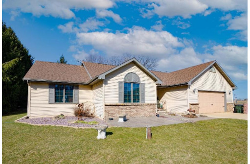 9951 N Clear Lake Road, Milton, WI 53563