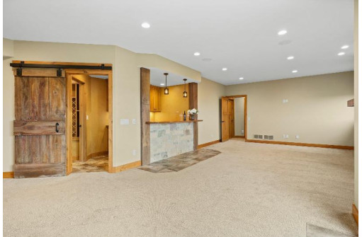 6680 Covered Bridge Trail, Sun Prairie, WI 53590