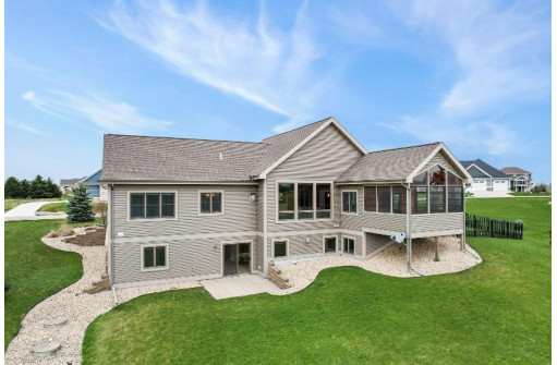 6680 Covered Bridge Trail, Sun Prairie, WI 53590