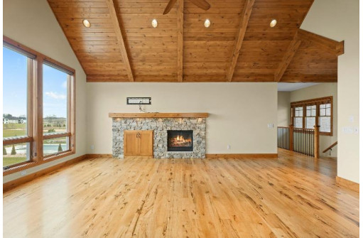 6680 Covered Bridge Trail, Sun Prairie, WI 53590