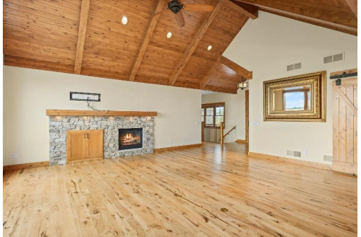 6680 Covered Bridge Trail, Sun Prairie, WI 53590