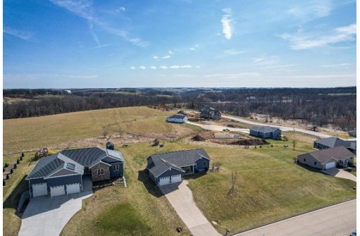 313 Diamond Oaks Drive, Dodgeville, WI 53533